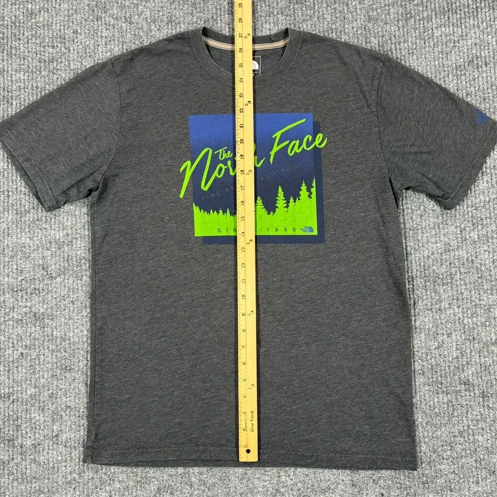 The North Face Graphic Logo T-Shirt Gray Standard Fit Mens Medium Short Sleeve